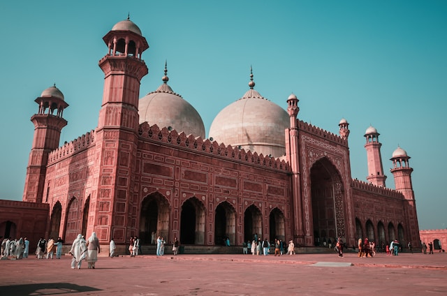 Flights to Lahore from UK